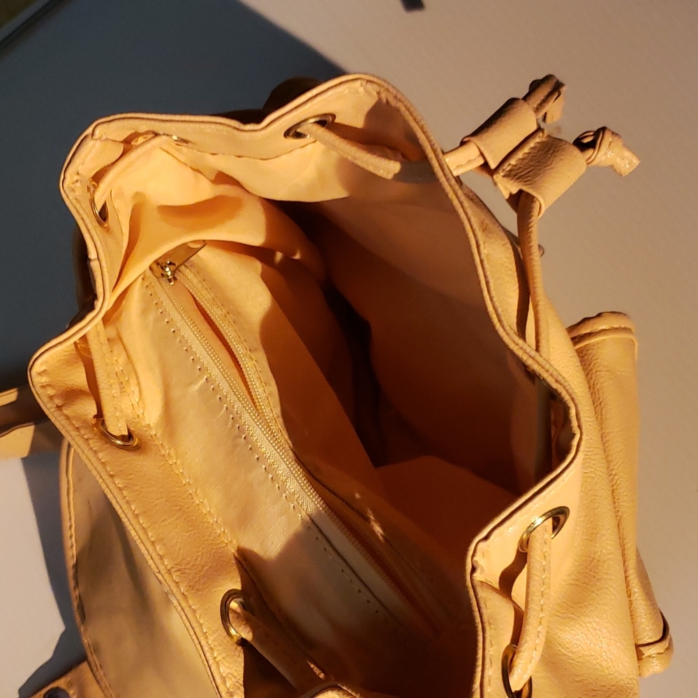 Backpack 🎒 - Picture 4 of 13